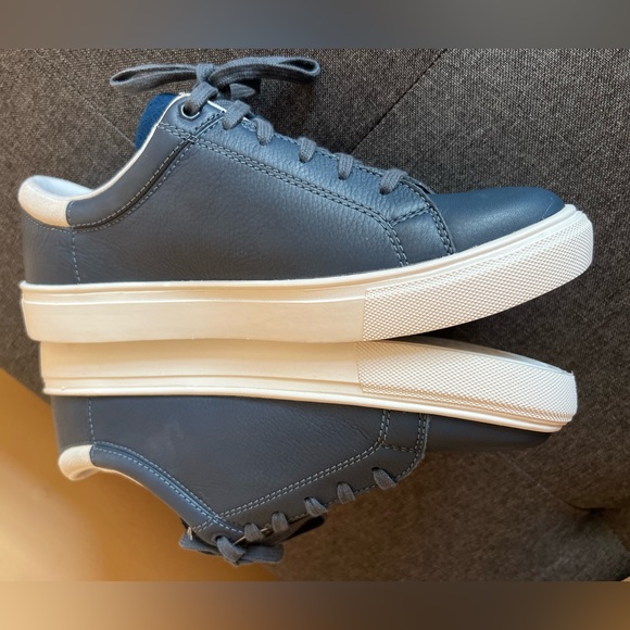 NWOB Men’s UGG Baysider Navy Leather Waterproof Sneakers - Picture 8 of 13